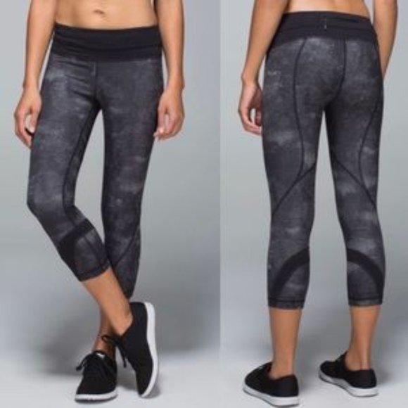 Lululemon Inspire Crop Luxtreme Snakeskin Printed Leggings 6 - Picture 4 of 12